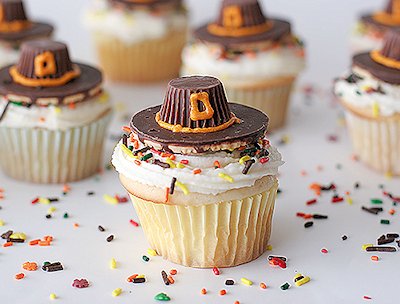 Pilgrim Hat Cupcakes