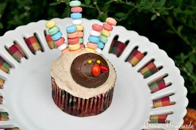 Candy Necklace Turkey Cupcake