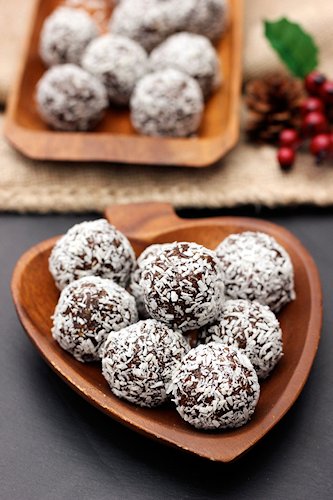 Grain-free No-Bake Gingerbread Cookie Balls