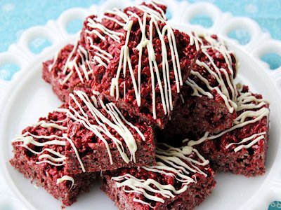 18 Red Velvet Rice Krispie Treats